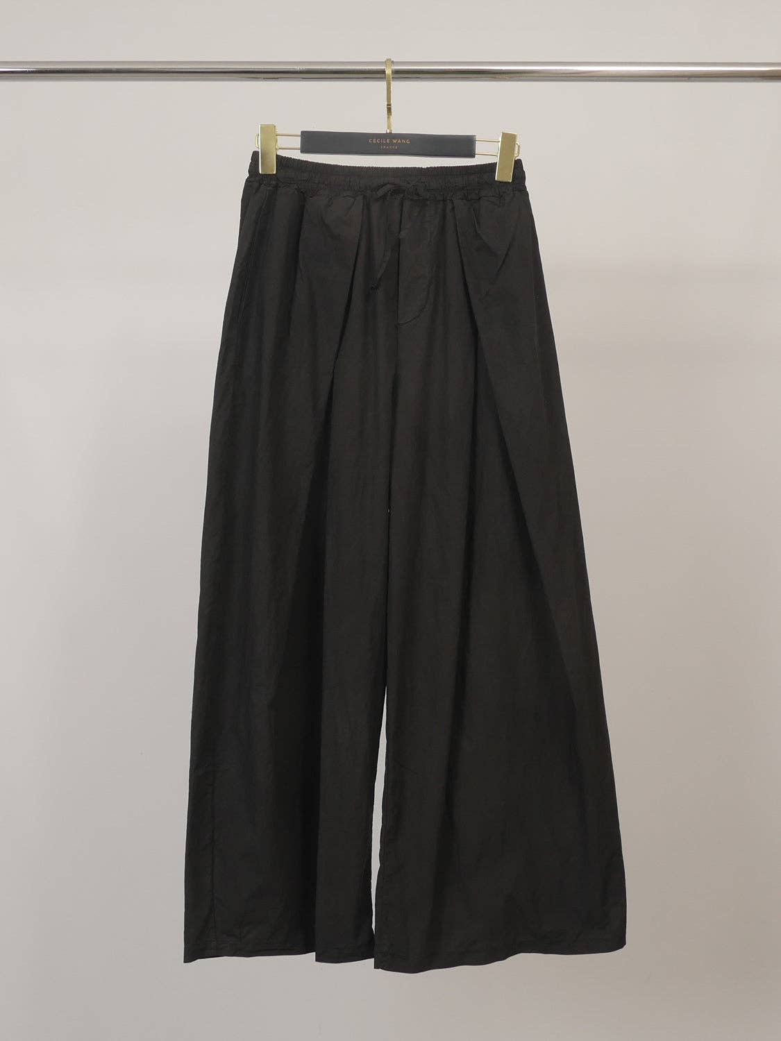 Oversize Hose // weit und bequem mit ausgefallenem Bund in schwarz