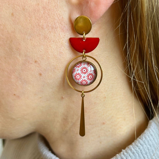 Asymmetrische Ohrringe mit rotem und weißem Muster, gold- oder silberfarbenes Finish: Golden