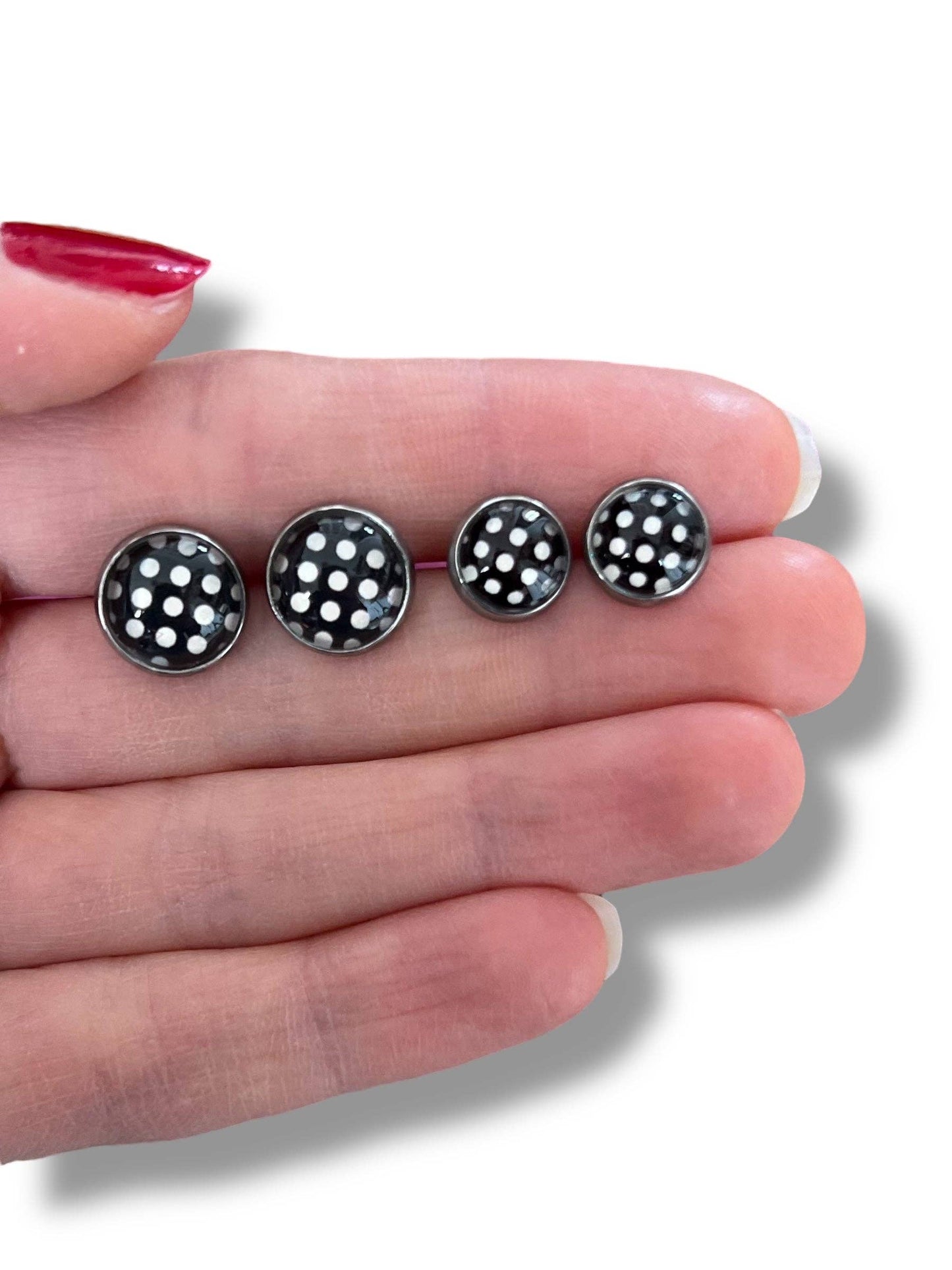 Mutter/Tochter Ohrringe mit schwarzen und weißen Punkten: Français