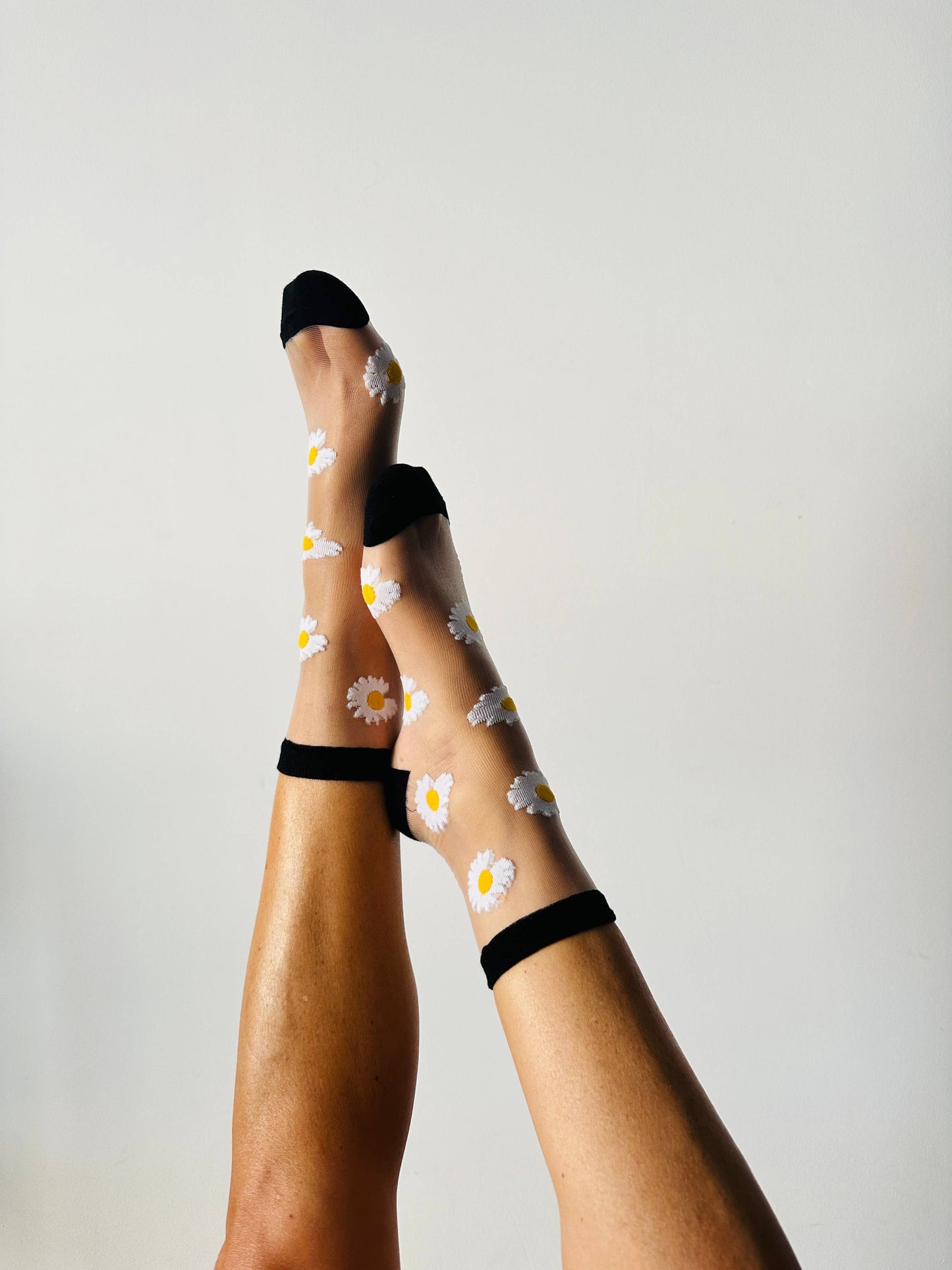 Sockette- Transparente Socke Flora mit schwarz