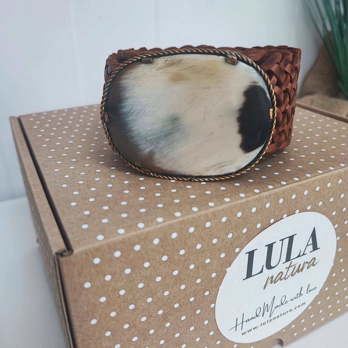 Lula Natura-BREITER BRAUNER LEDERGÜRTEL VENUS, handgearbeitet, Schnallenplattenmuster unterschiedlich in der Farbe