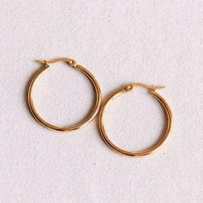 Bazou Creolen Gold 30 mm aus vergoldetem Edelstahl – Zeitlos & modern