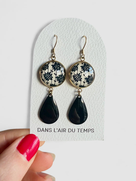 SCHMUCK Ohrringe hängende schwarze und weiße Blumen, schwarzer Emaille, goldene oder silberne Ausführung: Silber