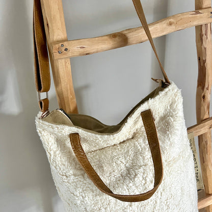 Liefe NL Teddy-Tasche mit Lederhenkeln in wollweiß