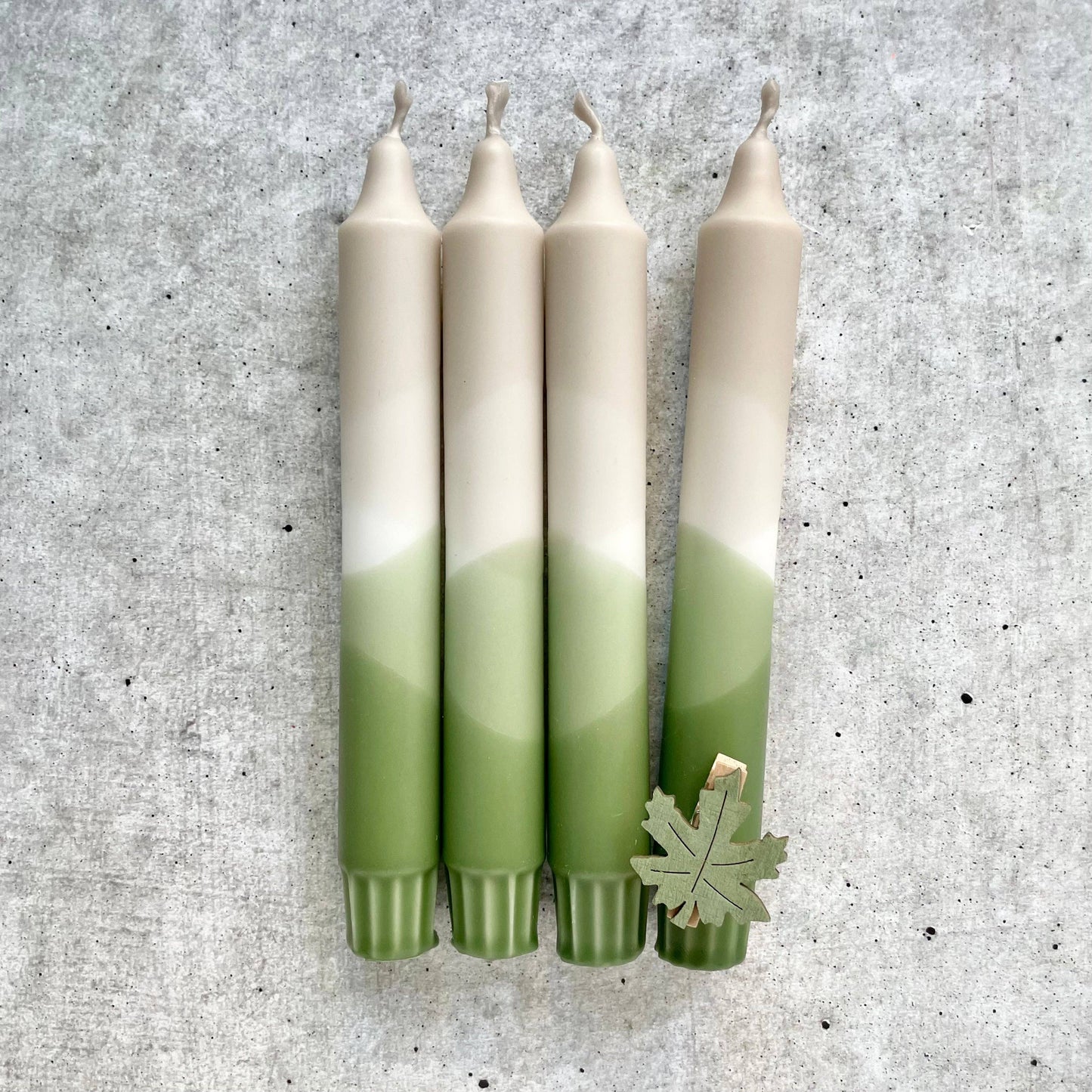 Wolkenreich- Dip Dye Kerzen beige-olive | handgetauchte Stearinkerzen | 4er Set