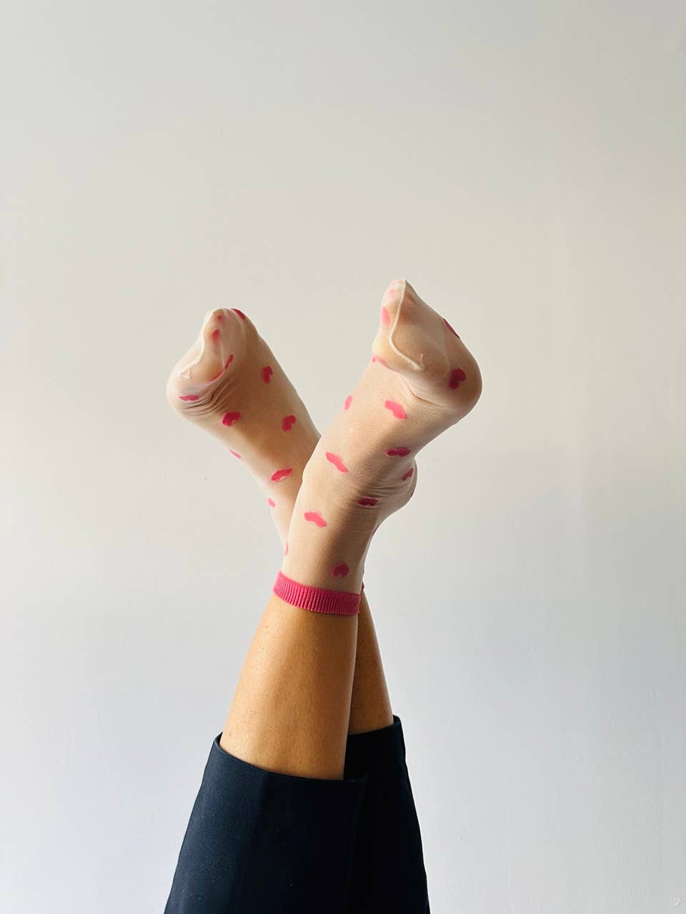 Sockette: Louise - transparente Damensöckchen mit kleinen Herzen: Rose