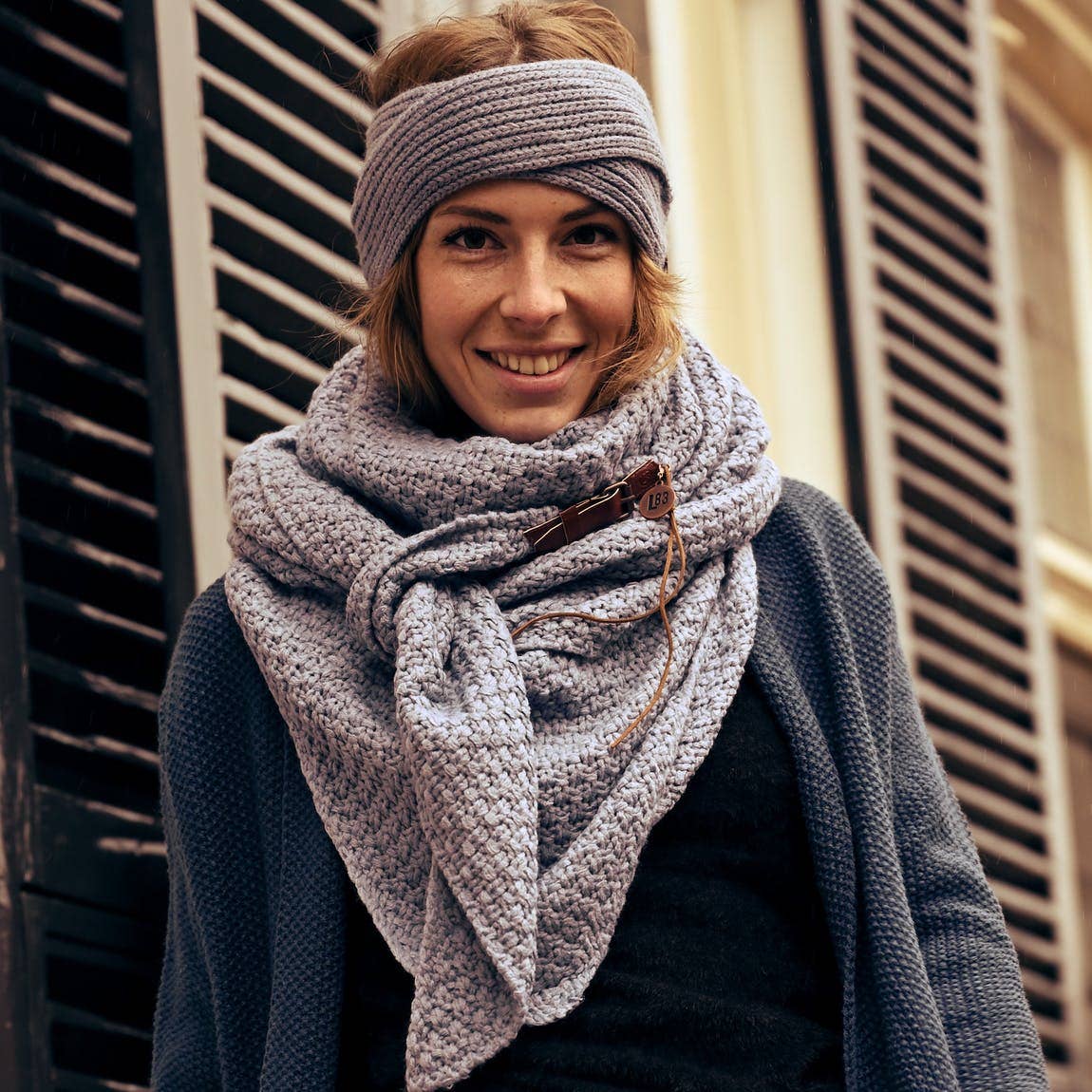 Lot83 Dreieckiger Strickschal in Lavender, weich